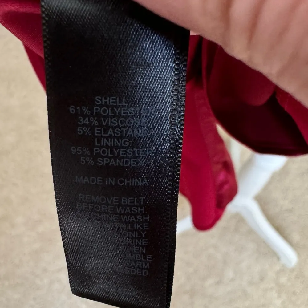 NWT  Sleeveless Belted Dress in Dark Red - Image 9