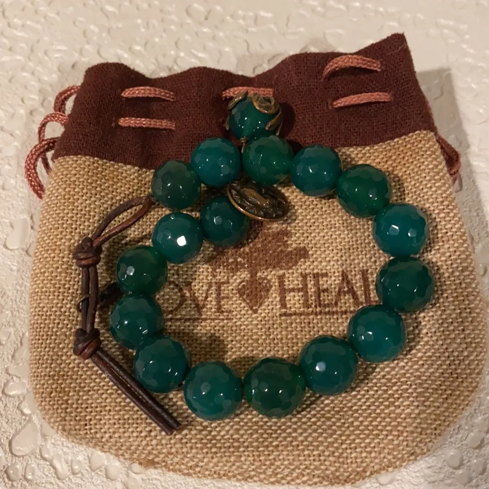 Love Heals Faceted Green Agate Bracelet Sold Out from Neiman Marcus with pouch - Image 10
