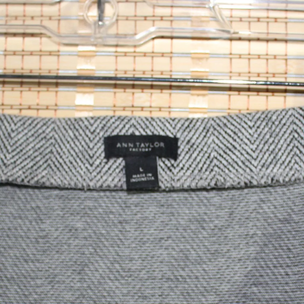 Ann Taylor Factory Heather Gray & Black Herringbone Knit Pencil Skirt - Image 3