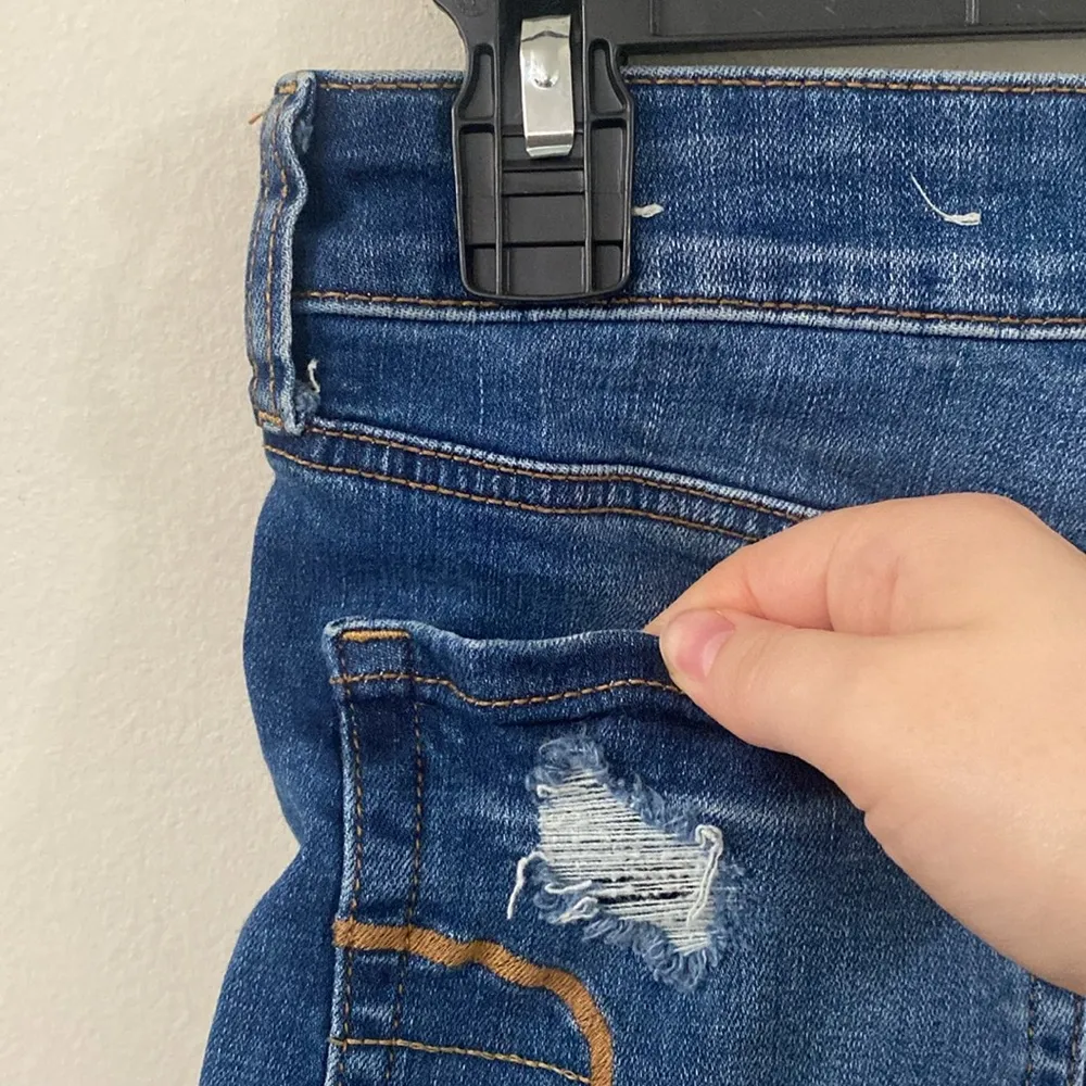 American Eagle super stretch midi cuffed distressed medium wash denim shorts 6 - Image 6