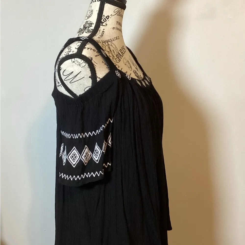 JAPNA BOHO OFF THE SHOULDER BLACK EMBROIDERED COLD SHOULDER TOP SIZE MED - Image 3