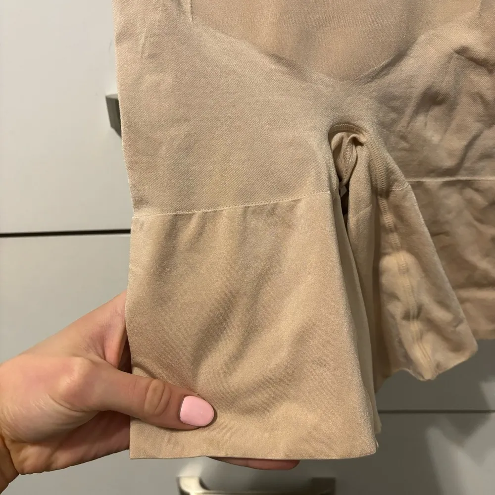 Spanx OnCore High-Waisted Mid-Thigh Shaper - Image 4