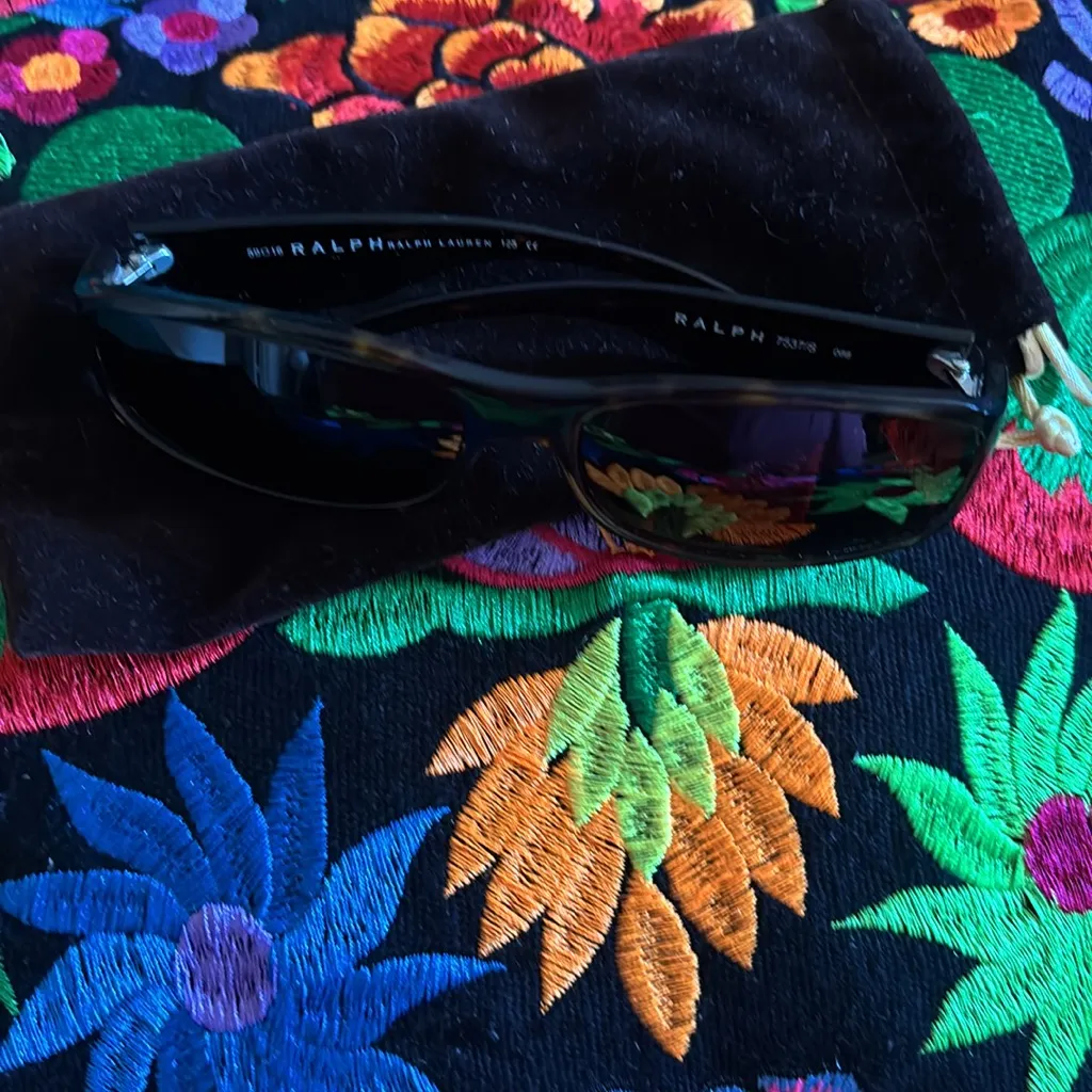 Ralph Lauren Black Sunglasses with Multicolor Reflection - Image 9