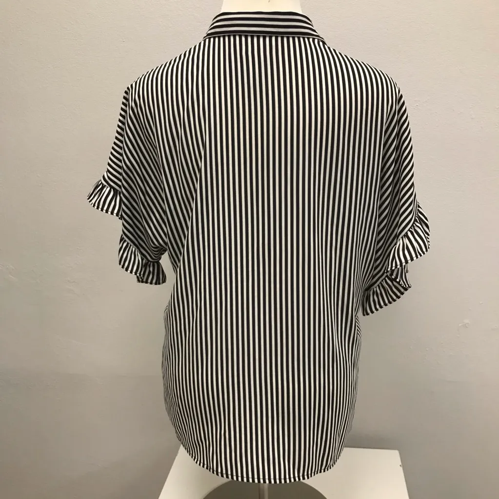Michael Kors Oversized Black and White Striped Button-Up Blouse - Size Medium - Image 3
