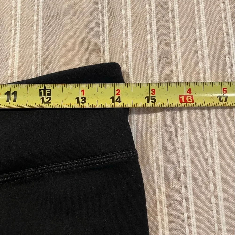 Fabletics Black Crossover Cropped Capri Activewear Workout Leggings - Image 5