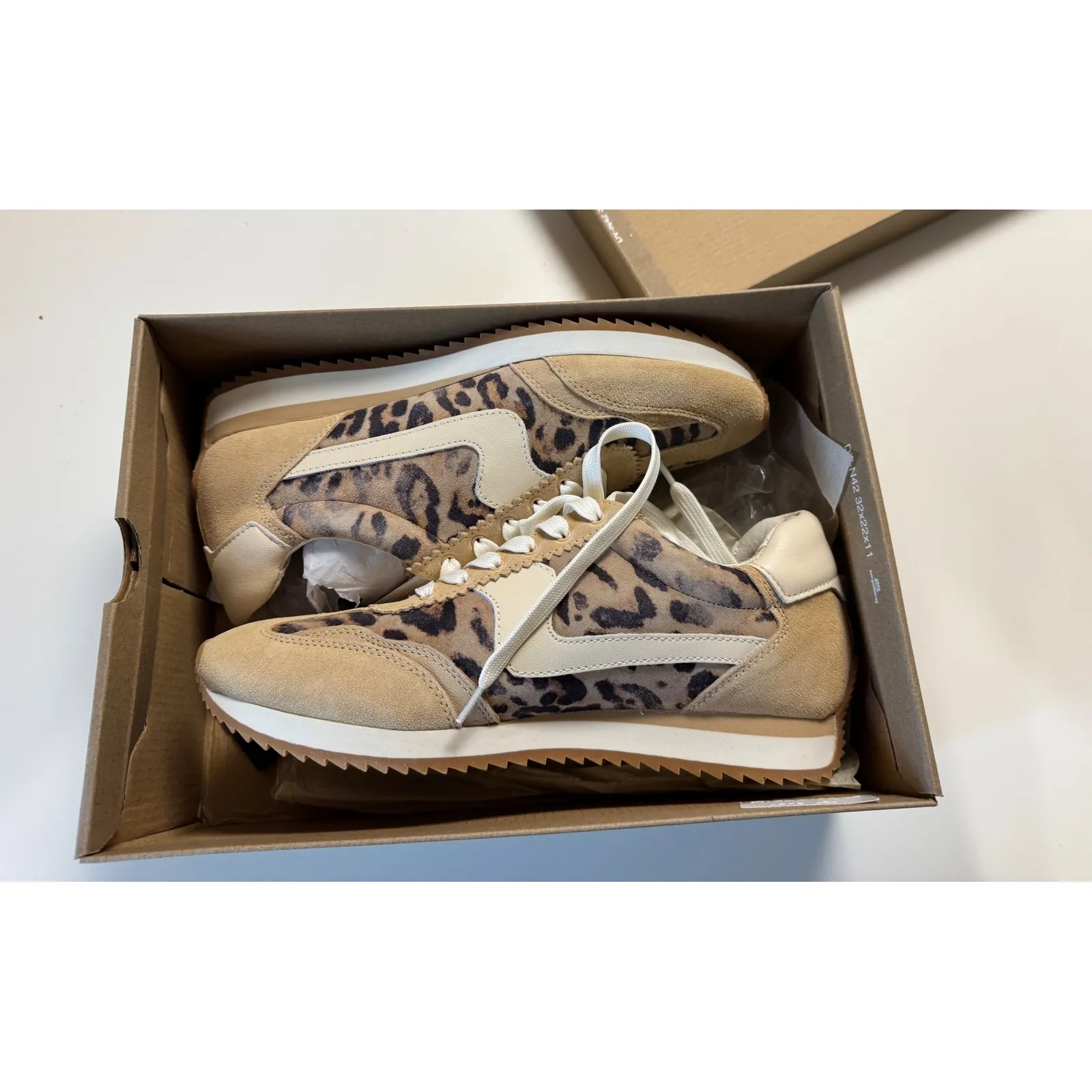 Dolce Vita LEOPARD SUEDE Women's Sneaker Size 9.5 Tan - Image 4
