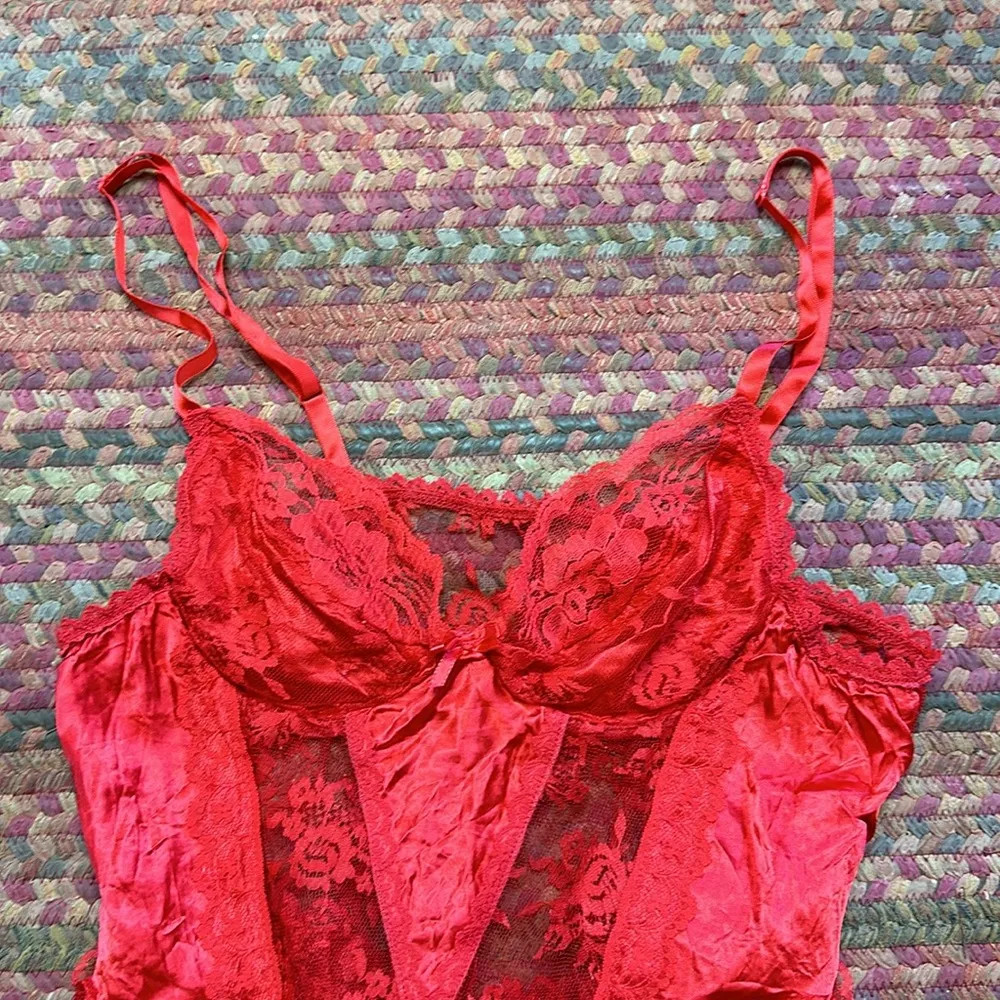 VTG RED LACE FREDERICKS OF HOLLYWOOD BUSTIER SEXY LINGERIE BODYSUIT - Image 2