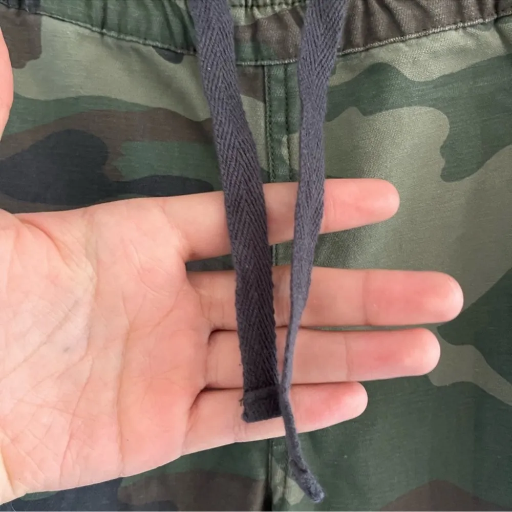 Women’s tna  new camo Alix pant size small - Image 8