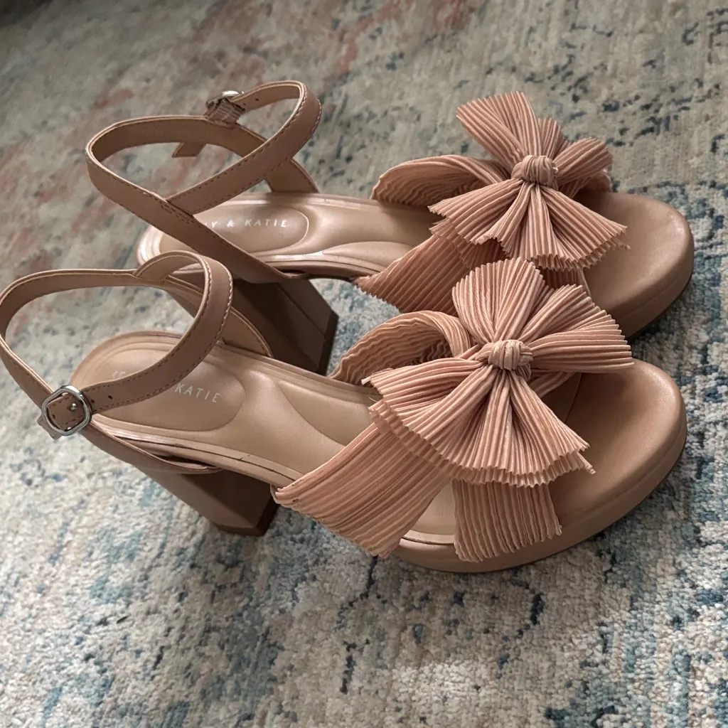 Kelly & Katie Blush Bow Sandals - Image 3
