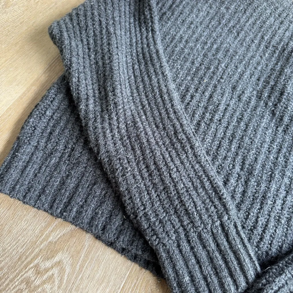 American Eagle Gray Cable Knit Sweater - Image 6