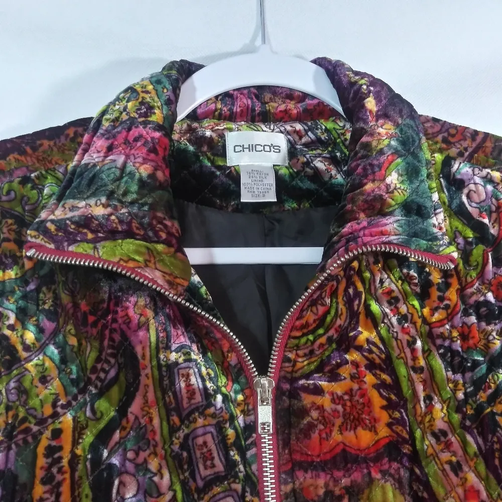 Chicos Velvet Silk Blend Paisley Full Zip Quilted Sleeveless Multi Vest Size M - Image 4