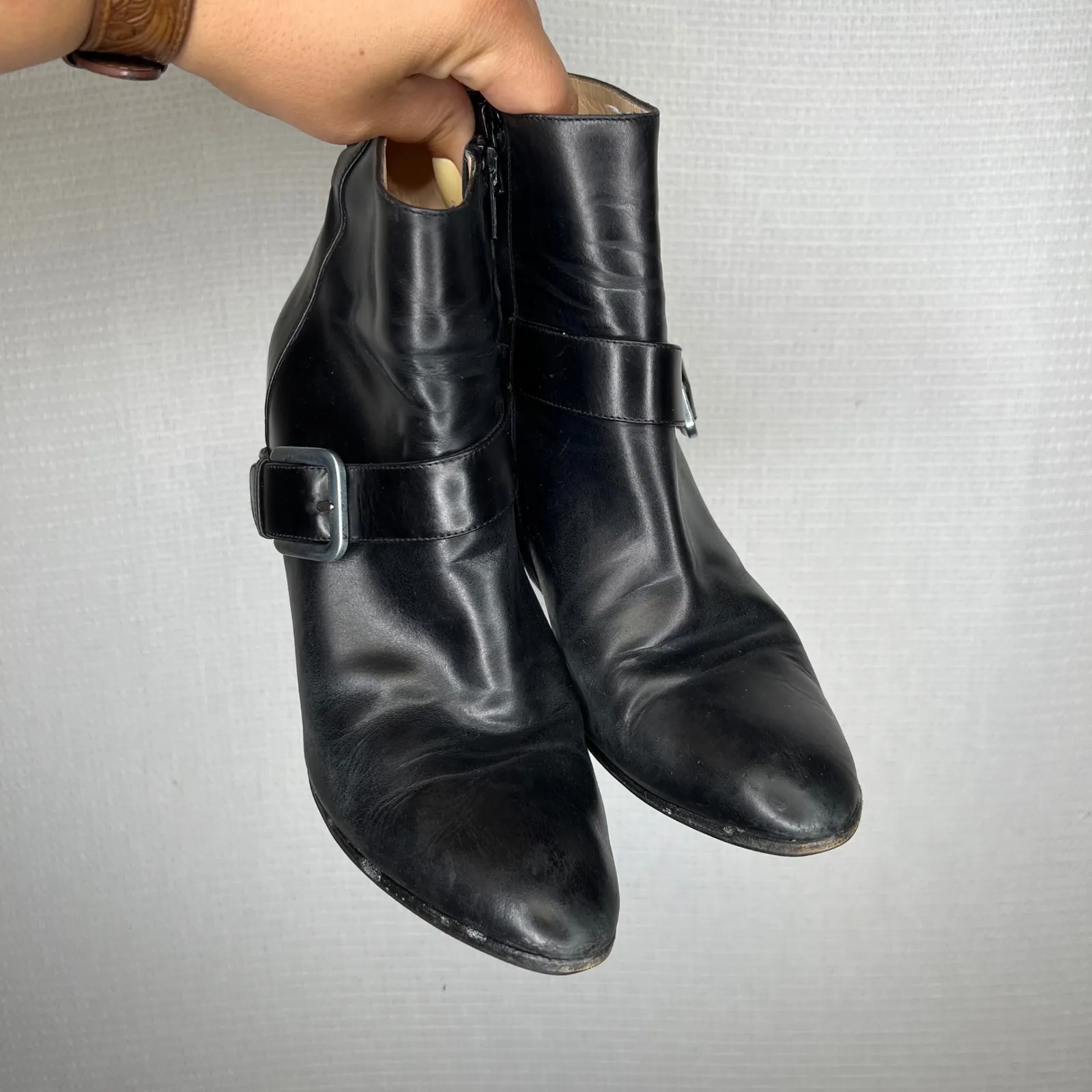 Cole Haan Black Leather Heeled Ankle Boots Buckle Accents‎ Pointed Toe Size 9 - Image 2