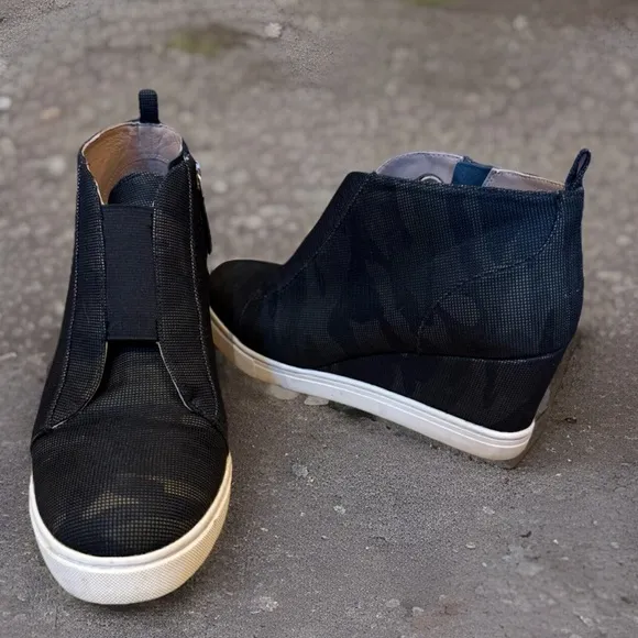 Women Camo wedge Shoe sz 8 Black - Image 2