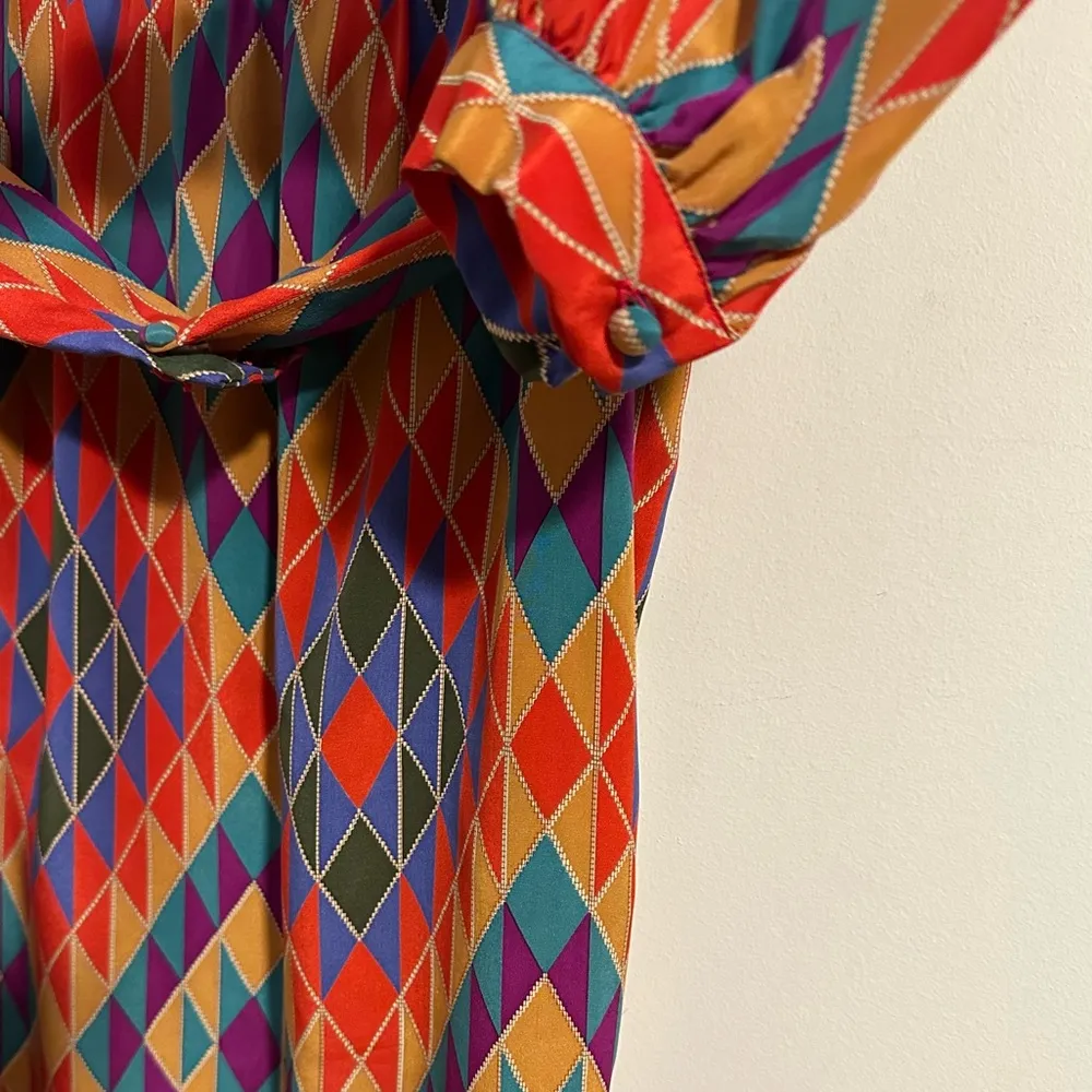 Valentino vintage 100% silk archival geometric diamond rainbow print size 8 Red - Image 5