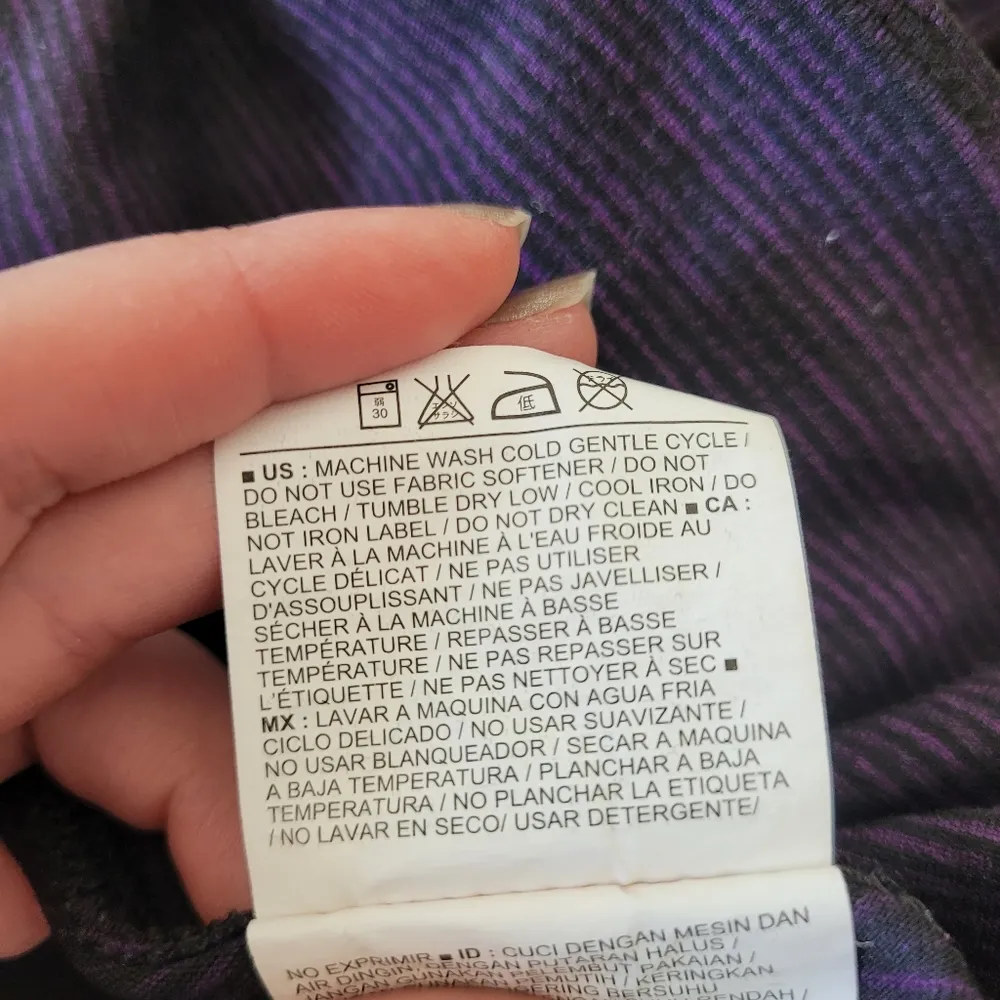 Old Navy Active Purple and Black Striped Leggings - Image 11