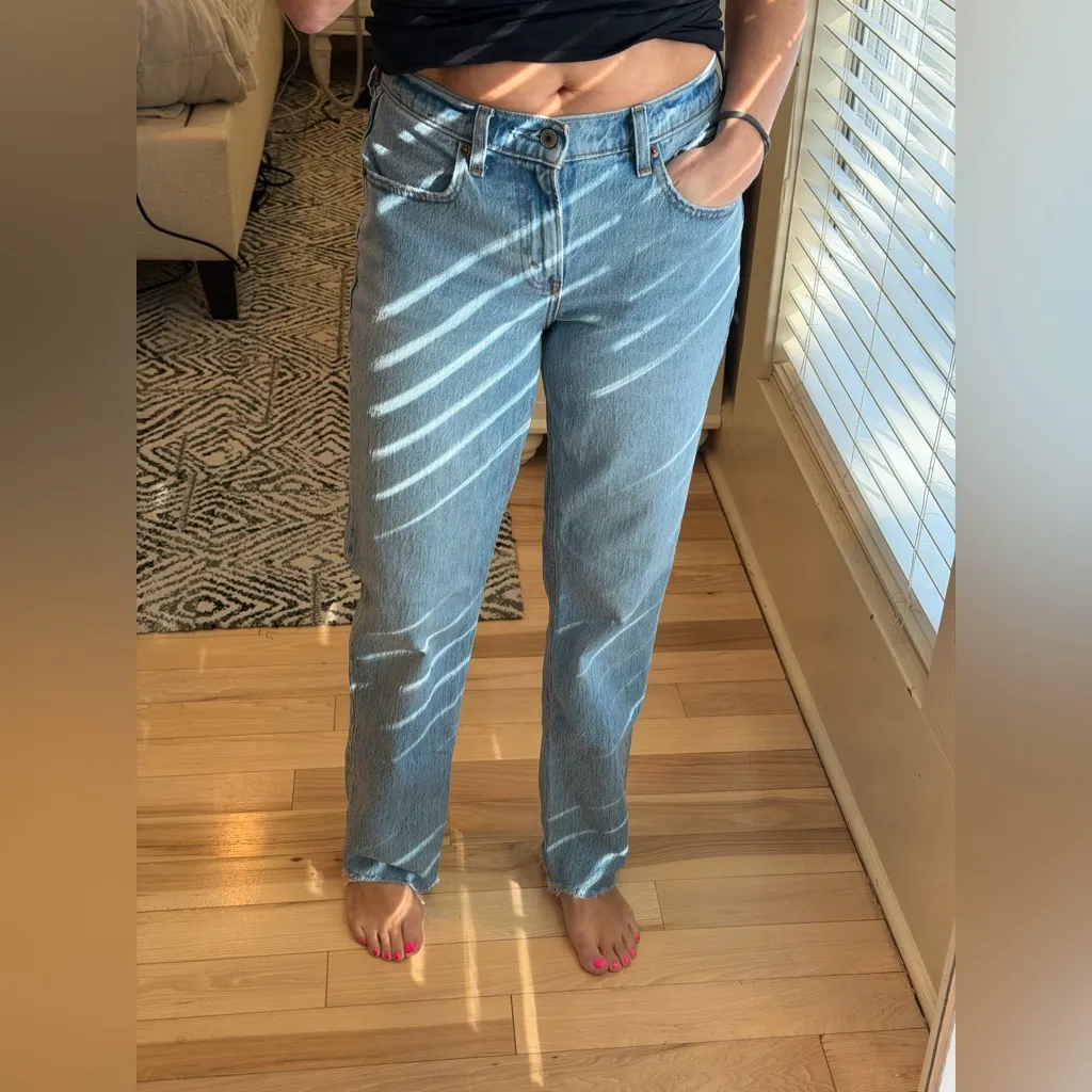 Abercrombie & Fitch 90s Straight denim jeans in a light wash with a raw hem! - Image 3
