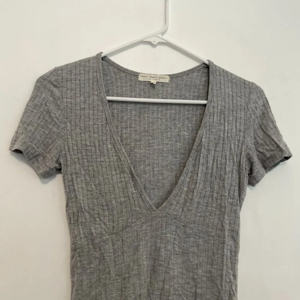TRULY MADLY DEEPLY URBAN OUTFITTERS Plunging Tee Gray Ribbed V-Neck Y2K Baby Tee - Image 5