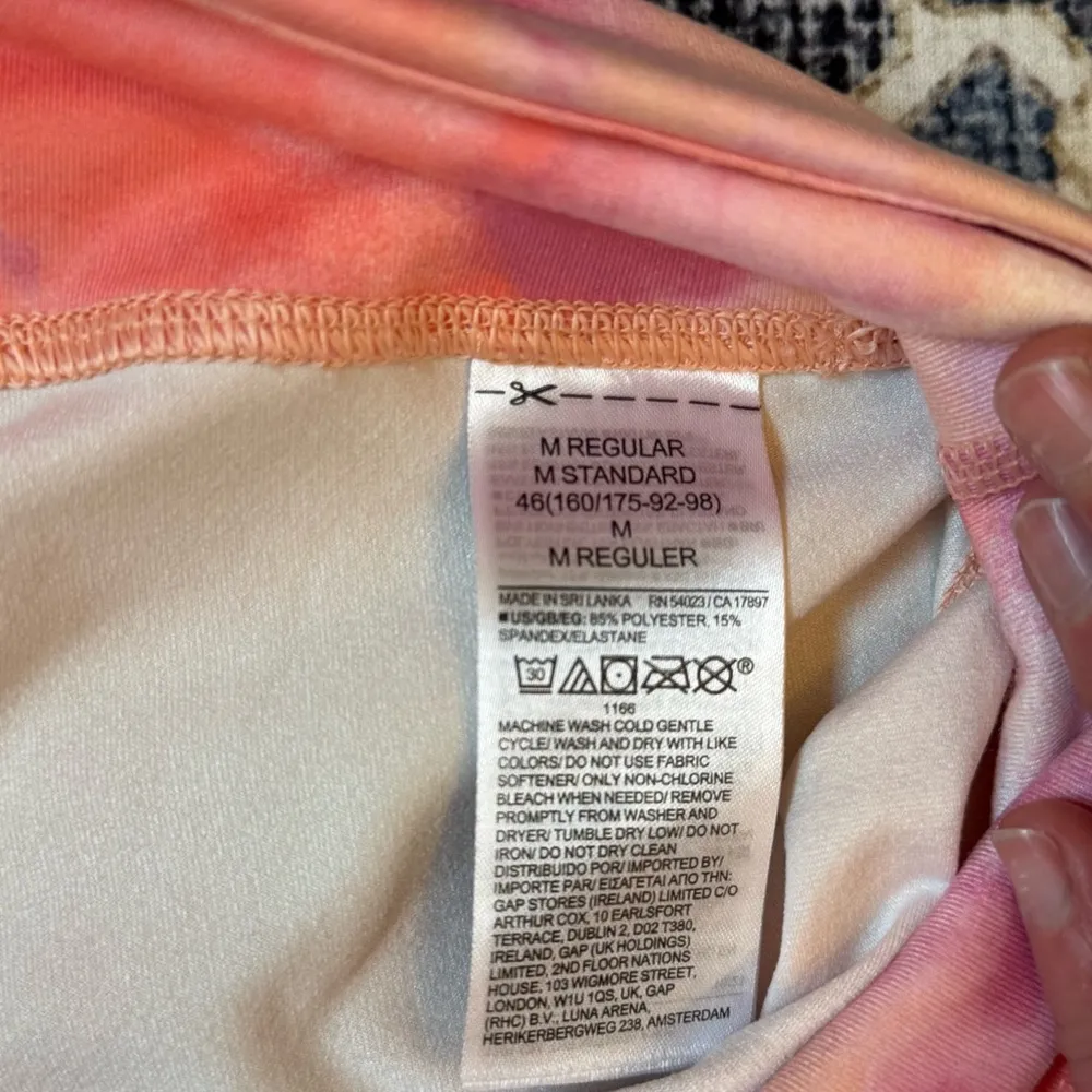 GapFit Women’s Pink Tie-Dye High Rise Biker Shorts Size Medium - Image 5