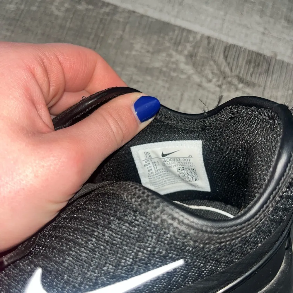 Nike Air Black Athletic Shoes - Image 6