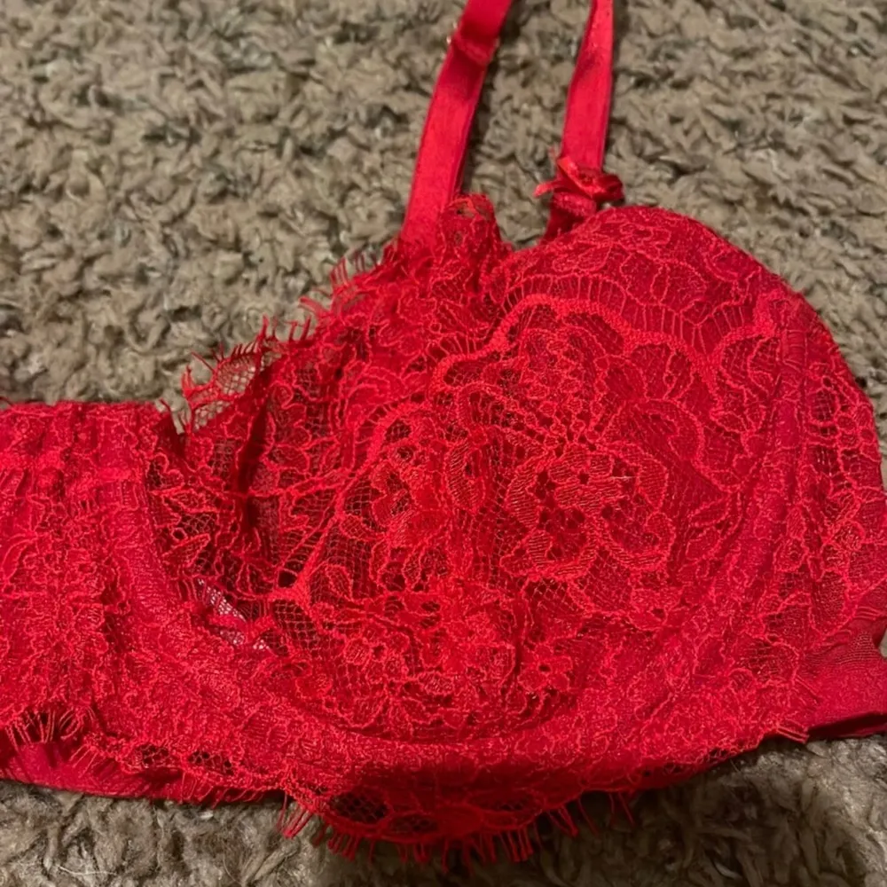 VS dream angel push up bra with no padding, 34C - Image 3