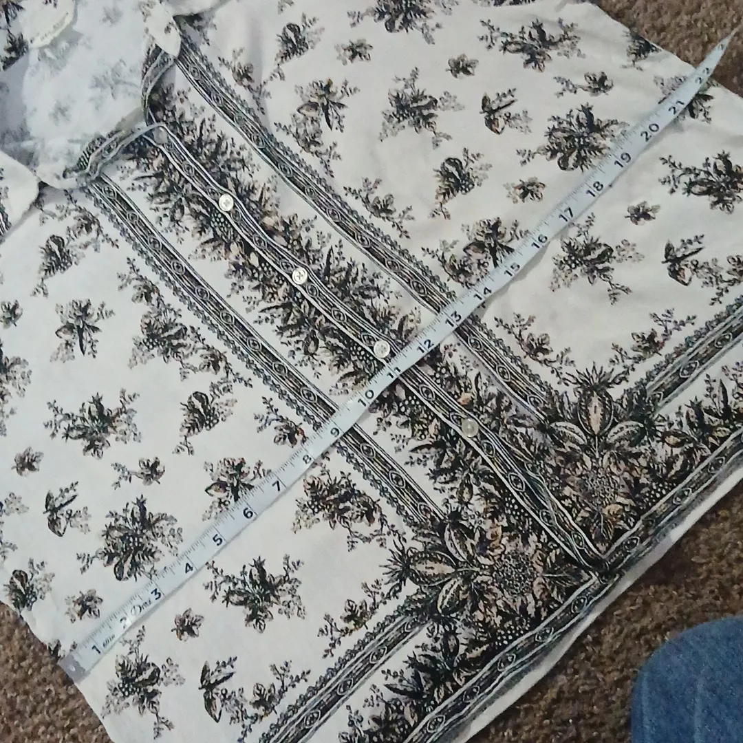 Black And White Floral Button Up Shirt Size XL - Image 12
