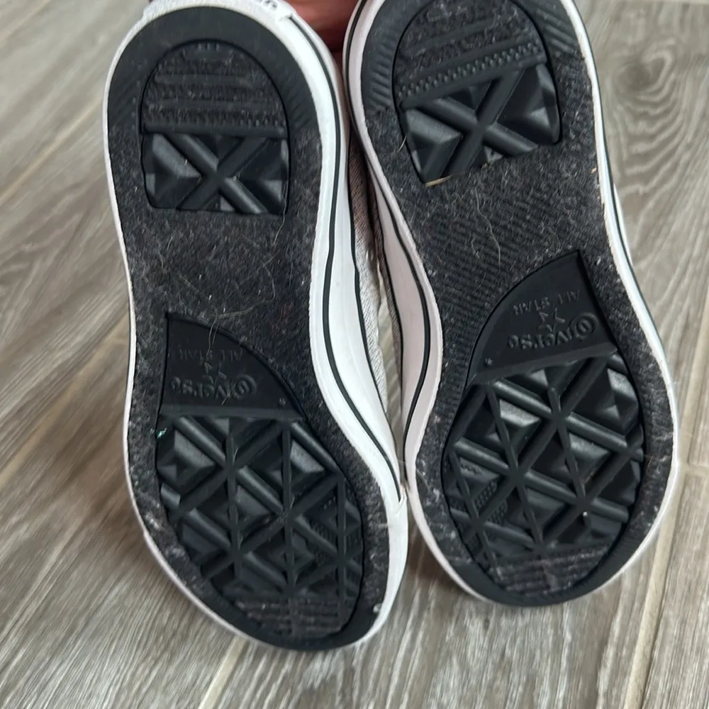 Women’s size 5 low heathered gray slip on Chuck Taylor  all star shoes - Image 5