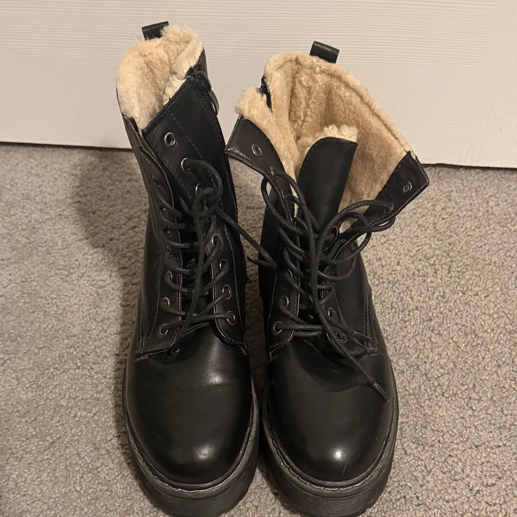 Steve Madden Betty Black Leather Combat Boots with Cream Lining - Image 6