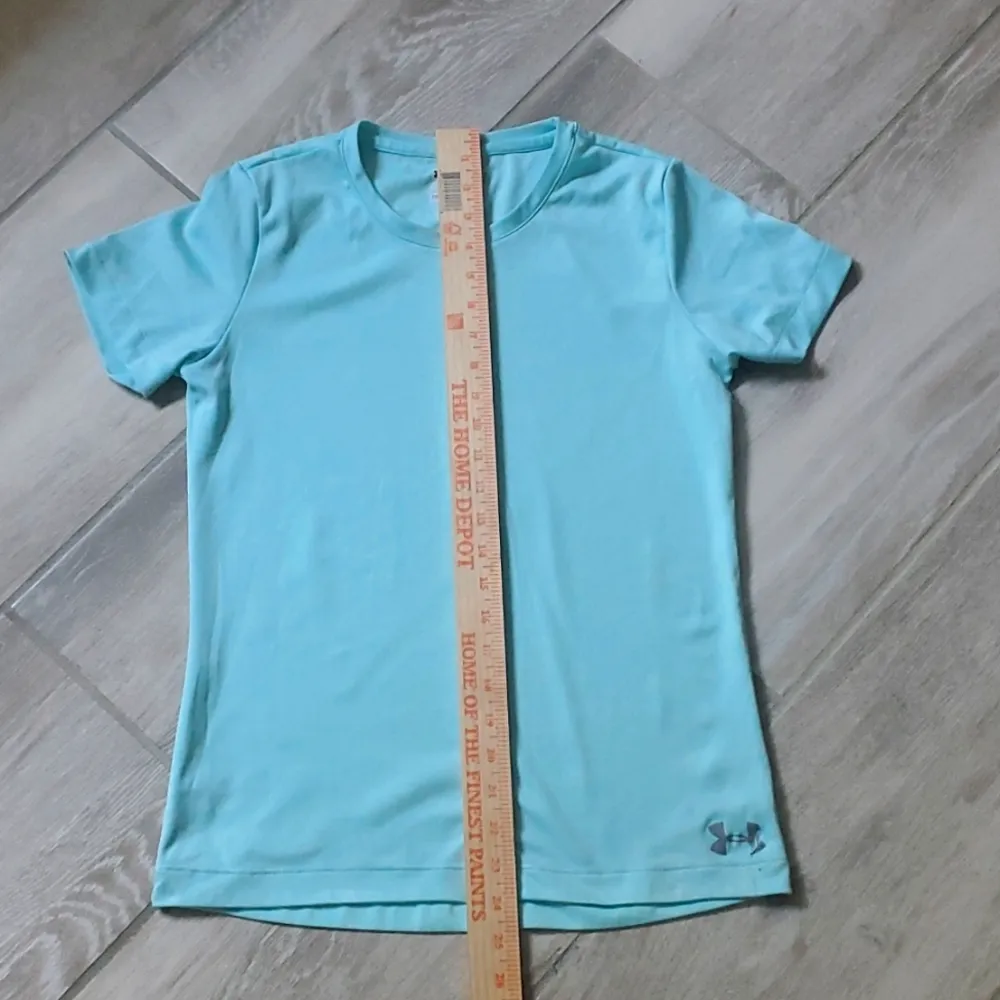 2 Under Armour Semi-Fitted HeatGear Shirt Sleeve Tops - Image 9