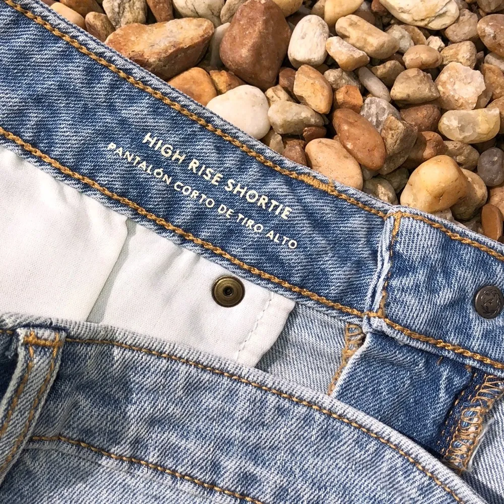 UNIVERSAL Thread high rise shortie size 10/30 - Image 4