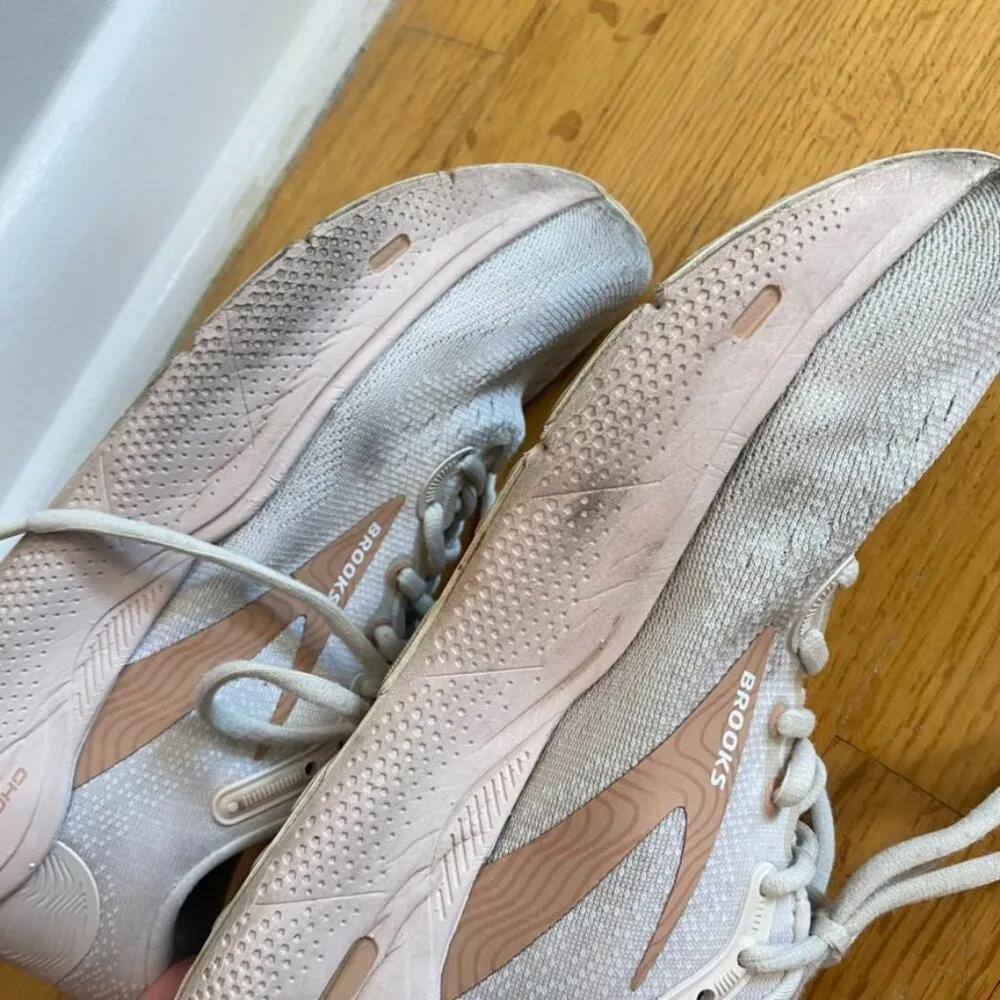 Brooks Women's Ghost Max Sneakers - Image 11