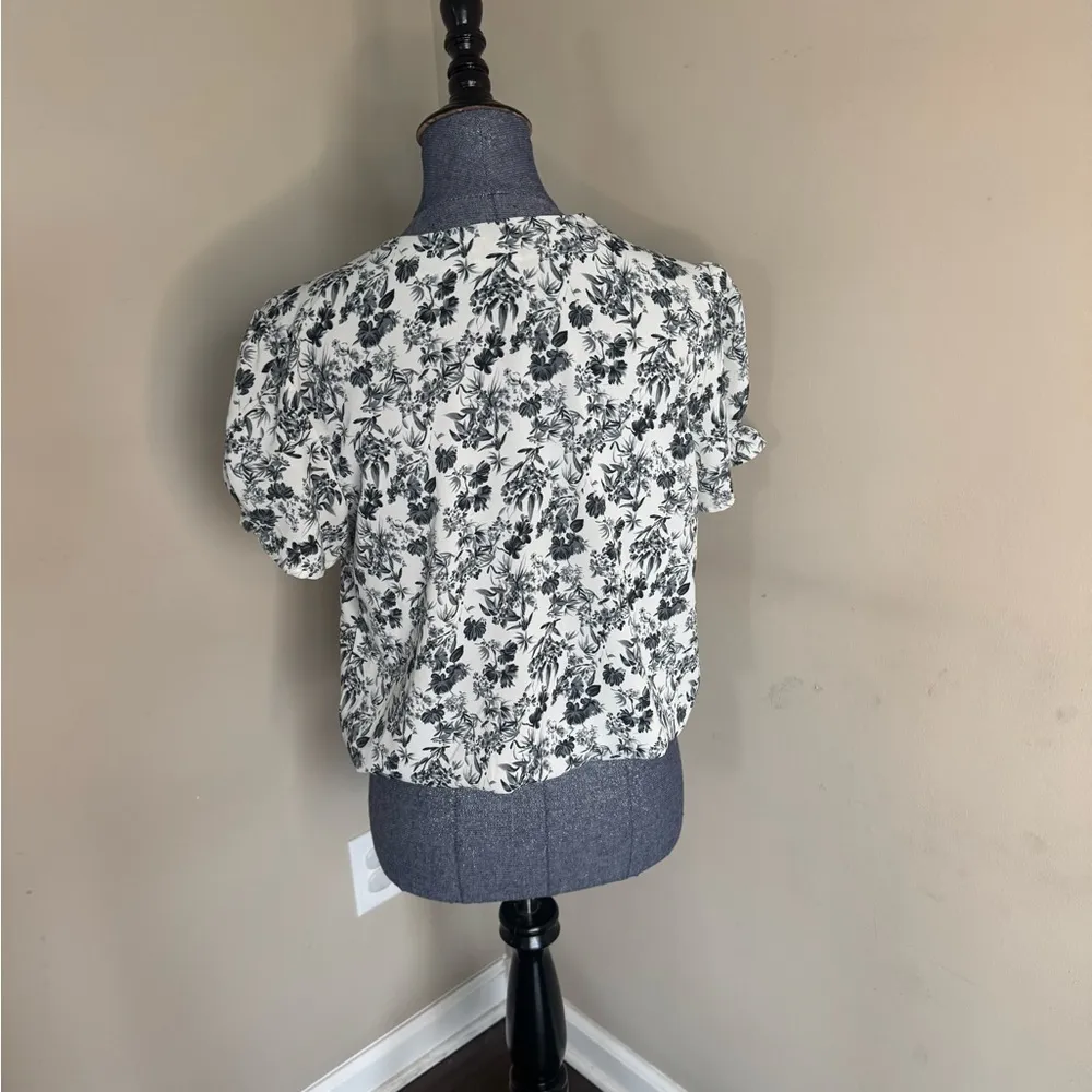 Monday Fun Stitch Fix NWOT Floral Black and White Faux Wrap Women's Blouse - Image 7