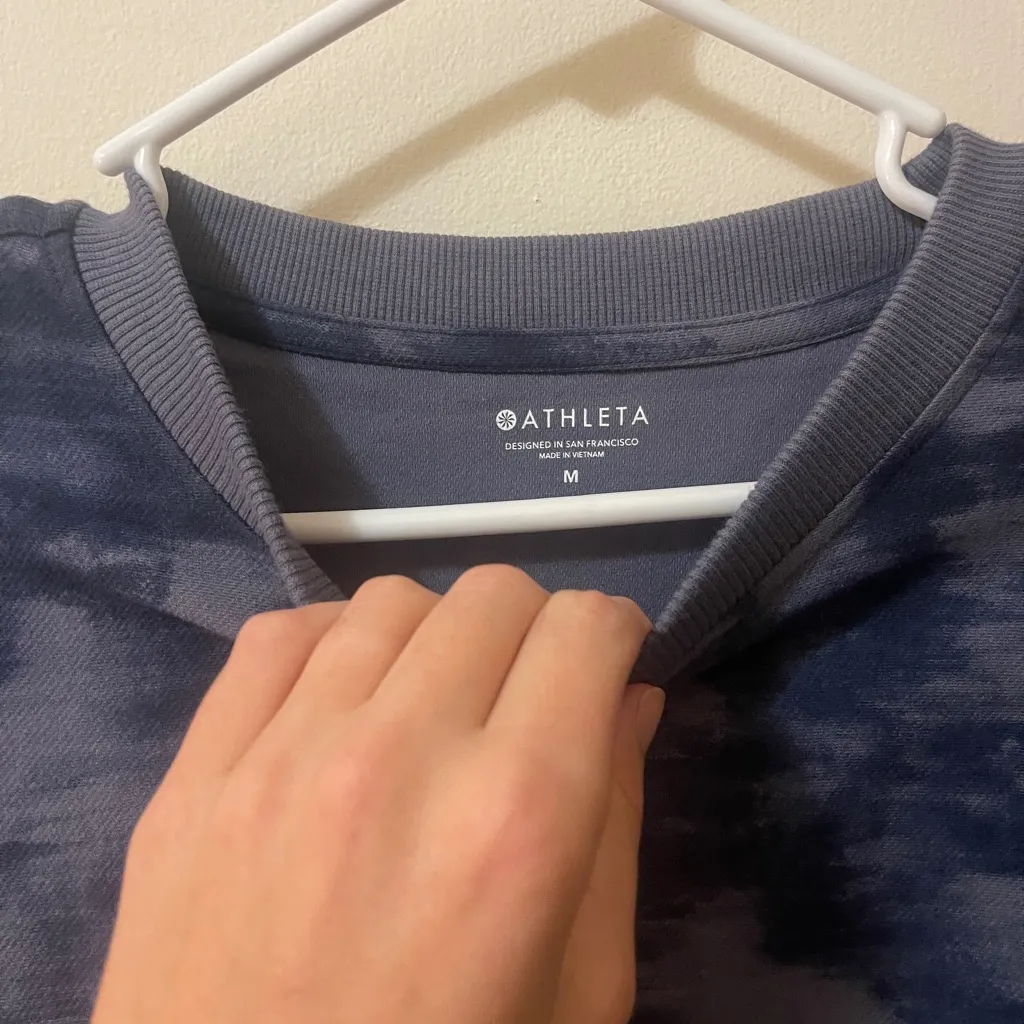 Athleta farallon cropped crewneck size medium navy - Image 4
