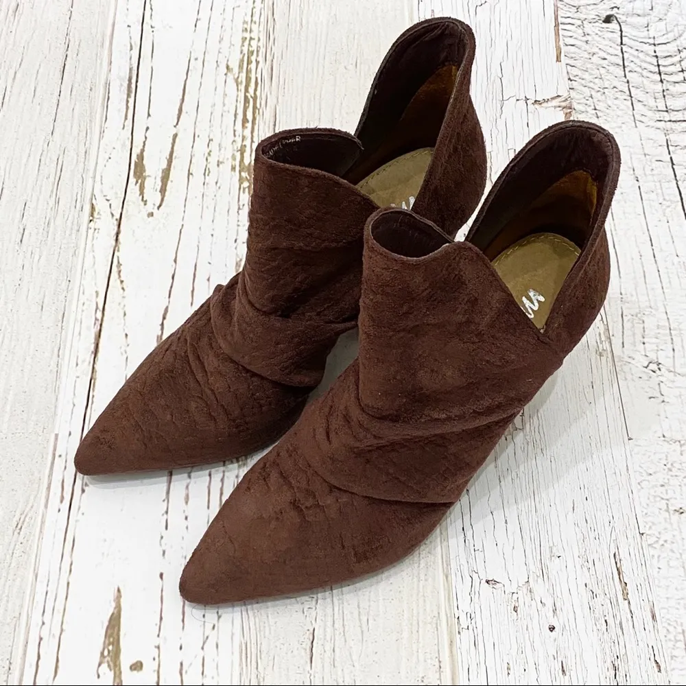 Mi. iM “Kendall” V Cut Booties 7.5 - Image 9