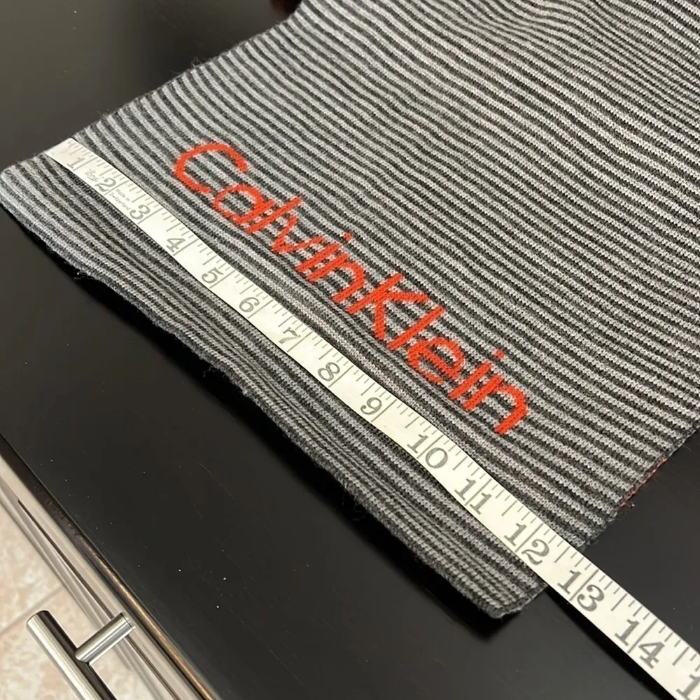 Calvin Klein striped Unisex signature scarf 70x 12, ombre red/grey - Image 4