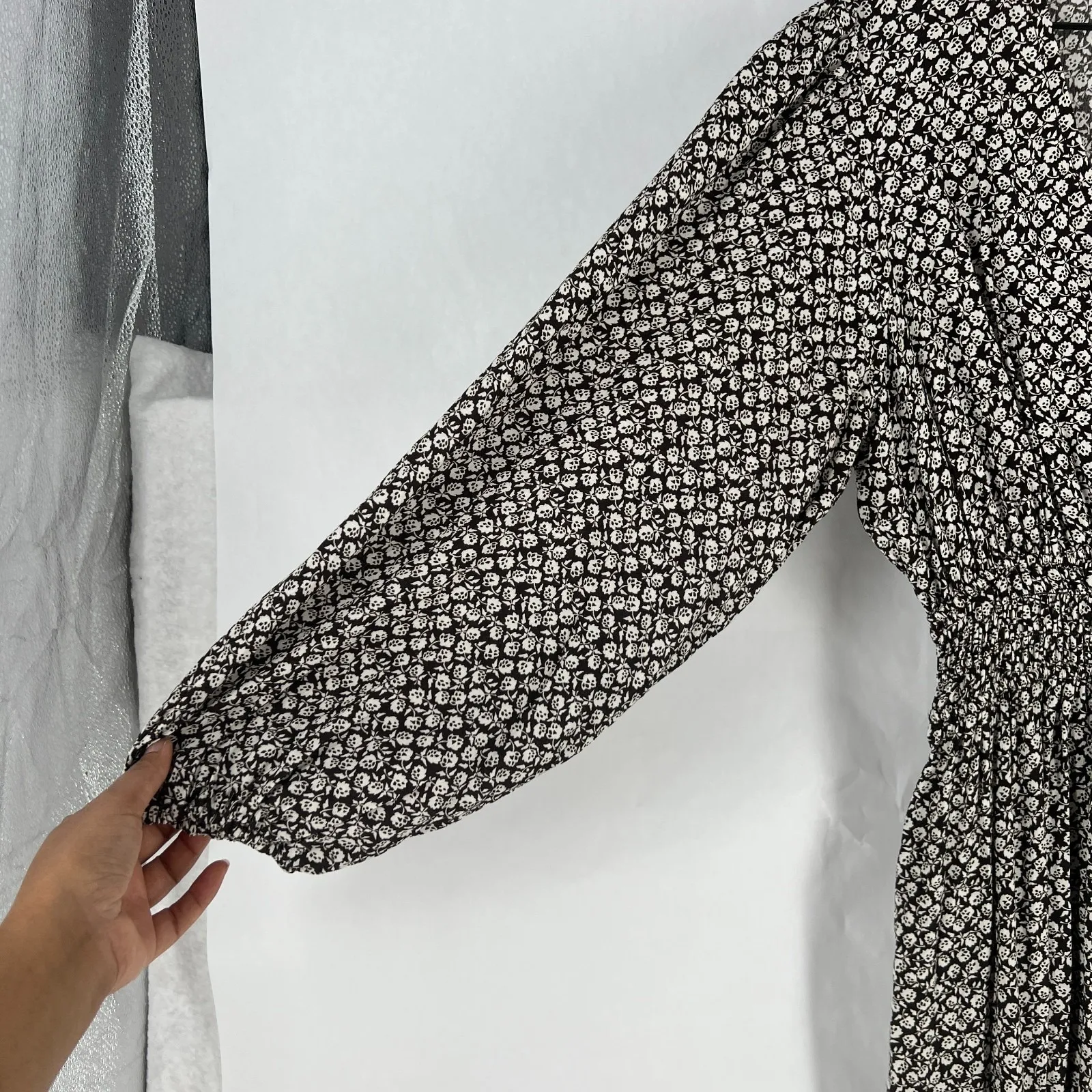 Gap Maxi Dress Womens Large Brown Floral Smocked Waist Ruffle Puff Sleeve V-Neck - Image 4