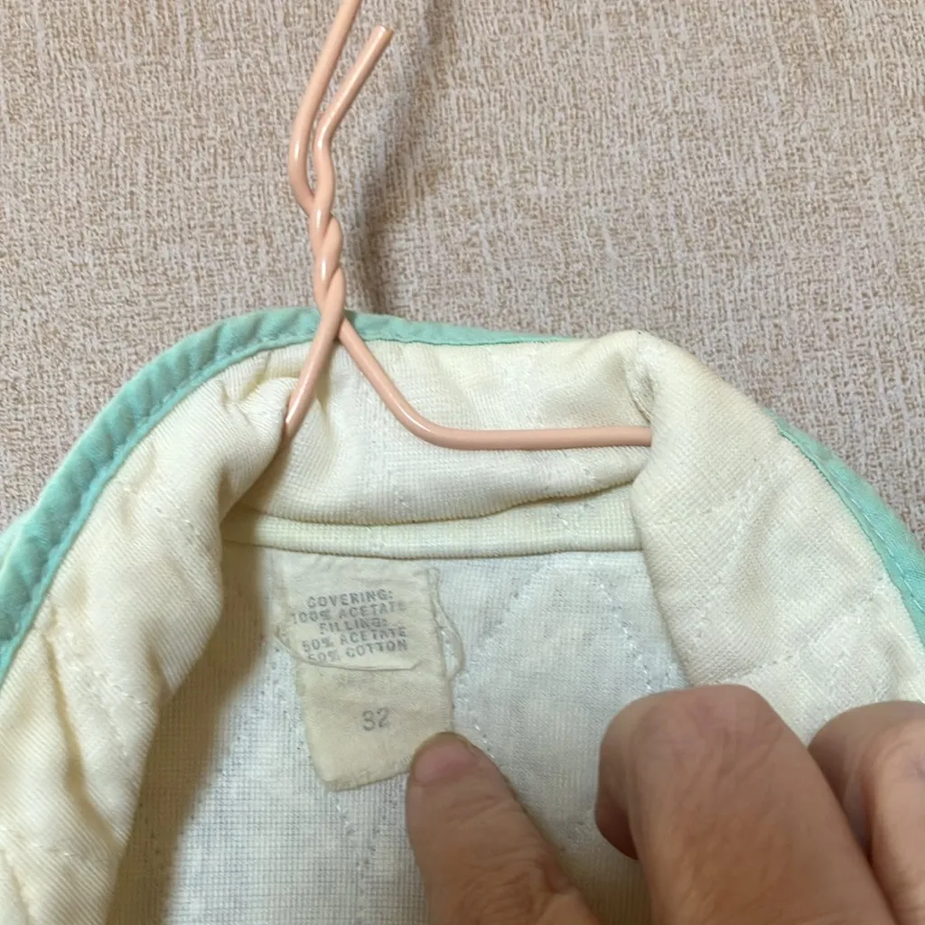 FINAL MARKDOWN Vintage Cream Quilted bed jacket with Red Rose Embroidery 32 - Image 5