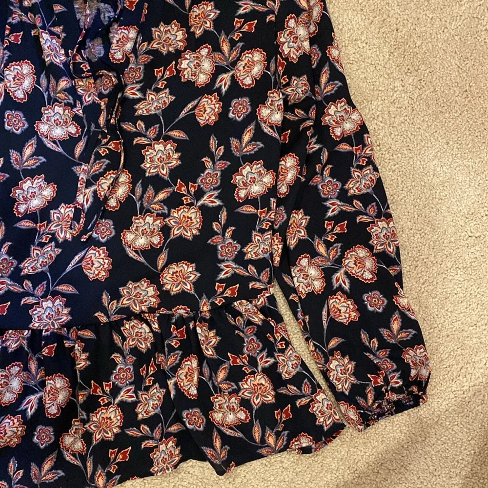 Loft Garden Tie Neck Flounce Top size Small - Image 6