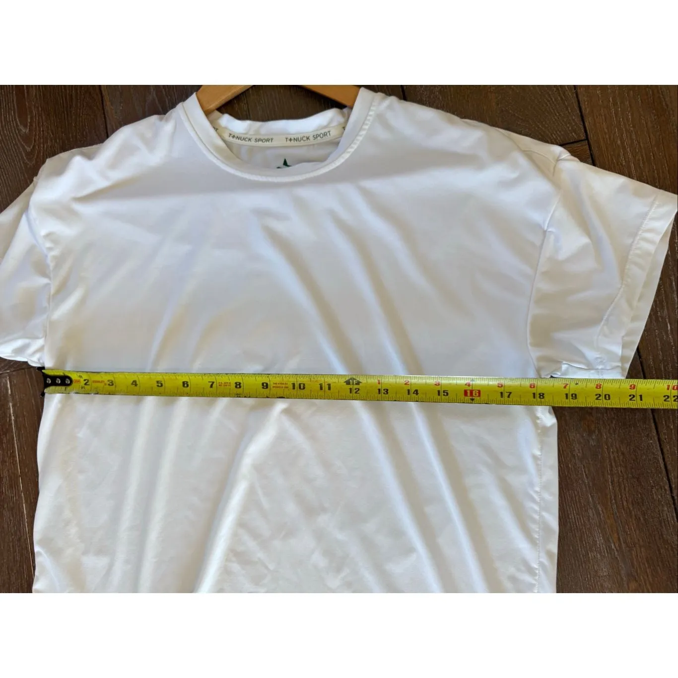 Tuckernuck White Short Sleeve Sport Performance Tee Size Small - Image 6