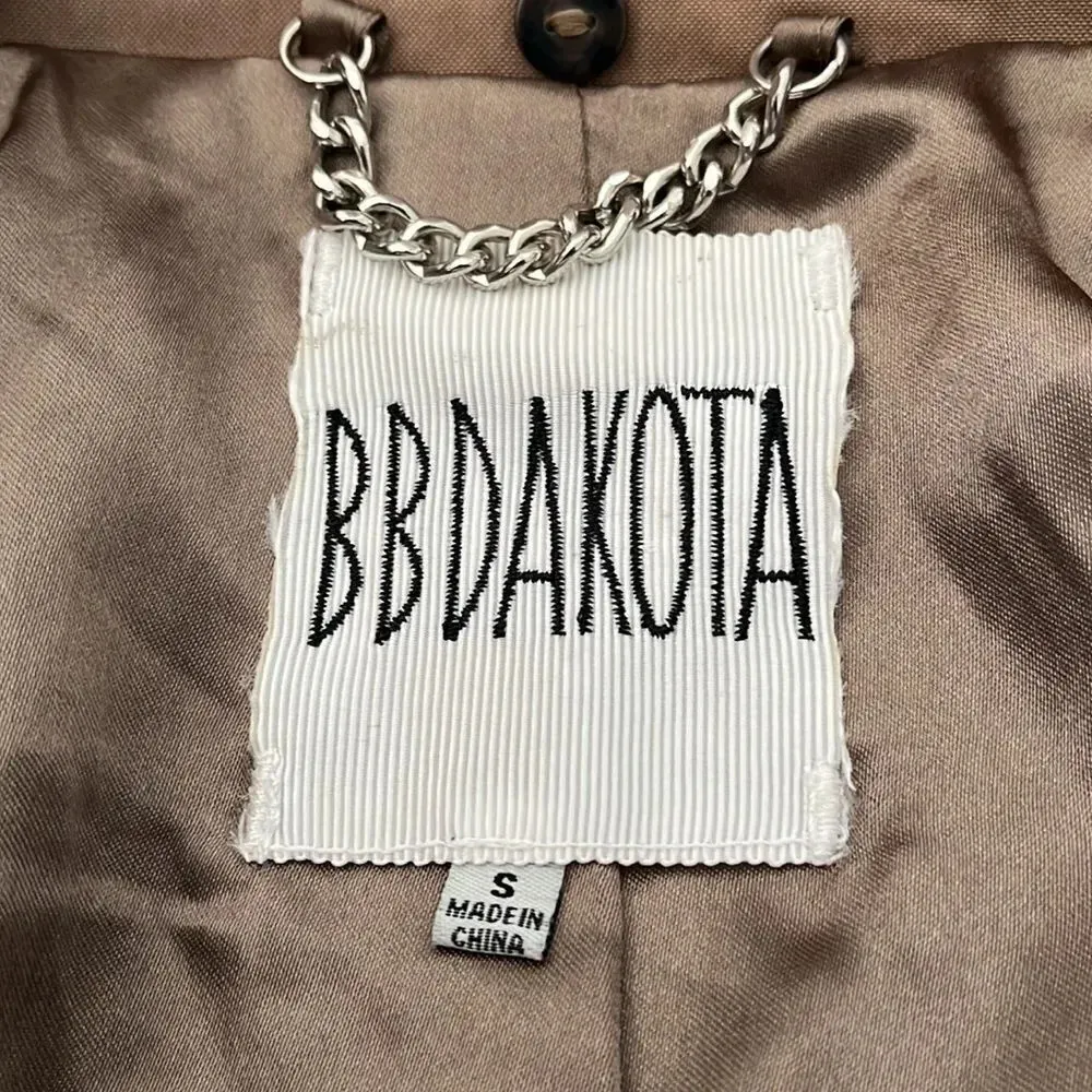 BB Dakota trench coat, size Small. - Image 5