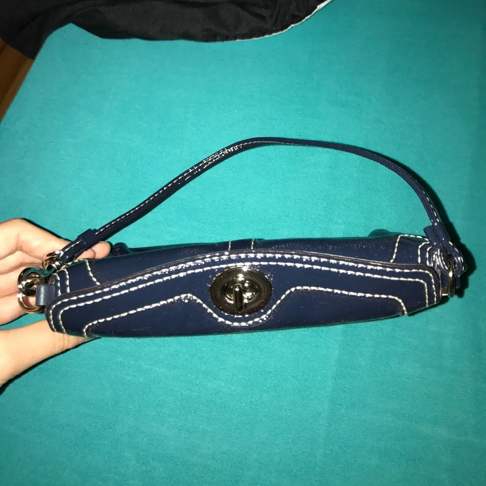 Like🆕AUTH Coach navy blue patent leather mini bag - Image 2