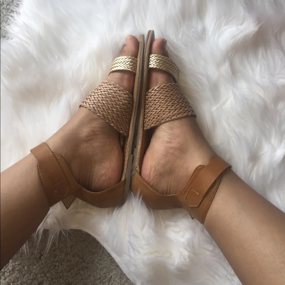 Crown vintage Tan flat sandal. size 7. - Image 7