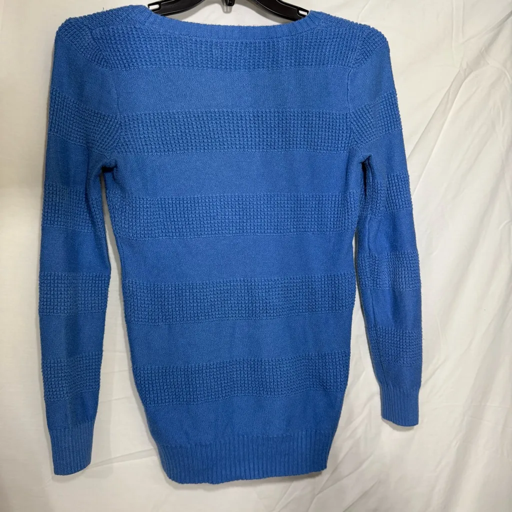 Old Navy Textured Blue Crew Neck Sweater Size Small - Image 2