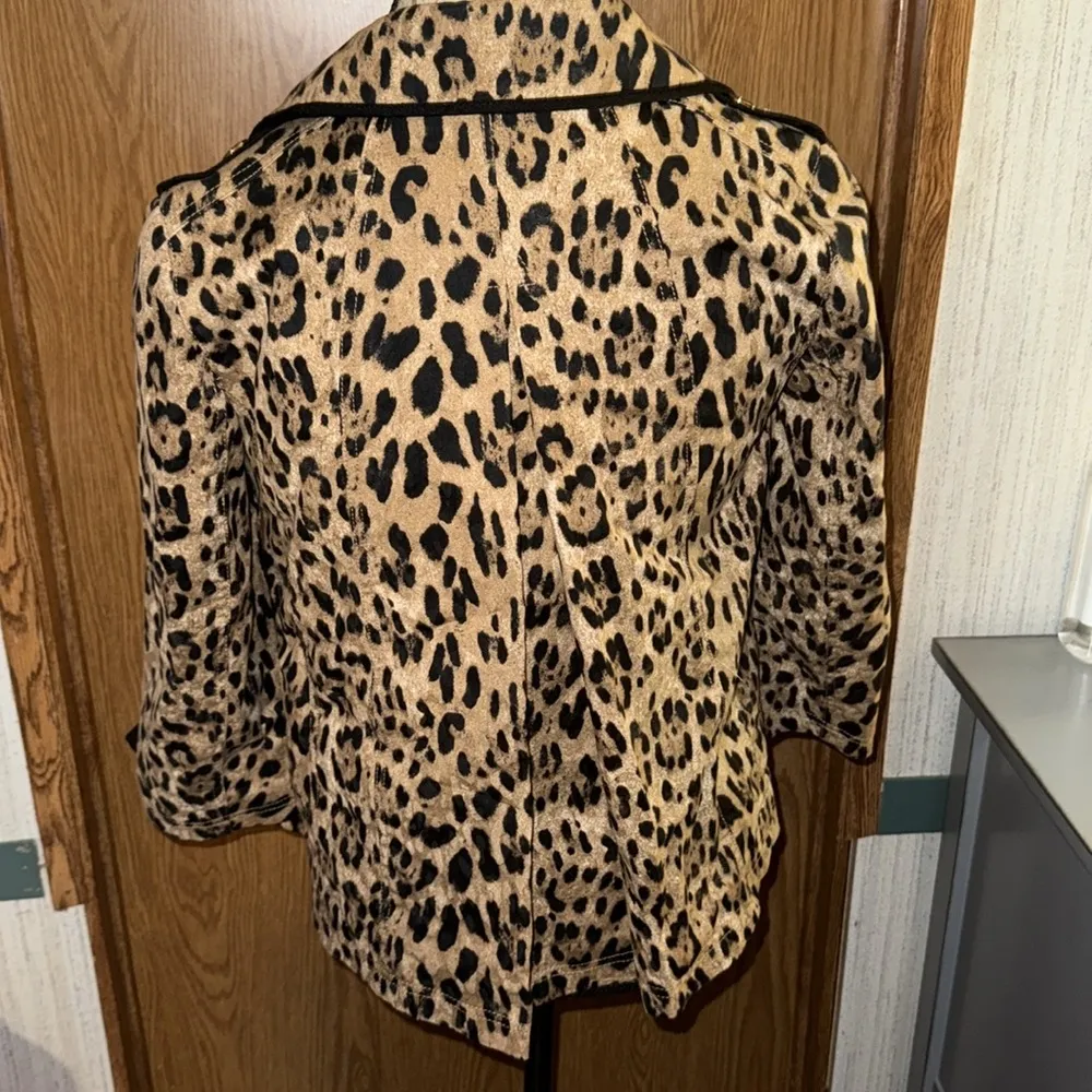 Women’s White Black Jacket Tan Size 4 - Image 2