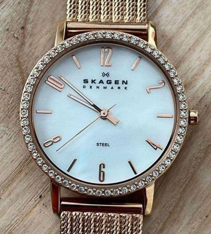Skagen Steel Ladies Watch Crystals Rose Gold Tone Mesh Bracelet Pearl Dial - Image 3