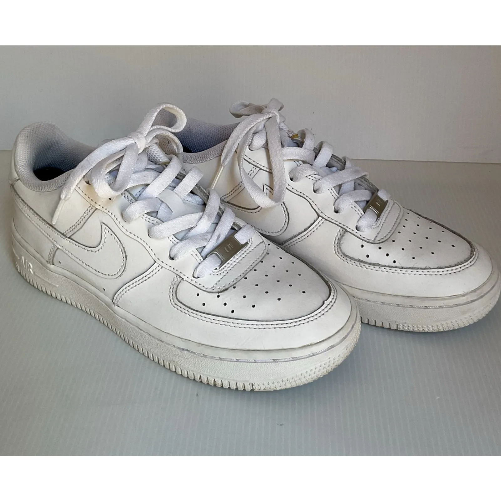 Nike Air Force 1 Sneakers Youth 5.5Y Women's 7  Low White Casual Everyday - Image 3