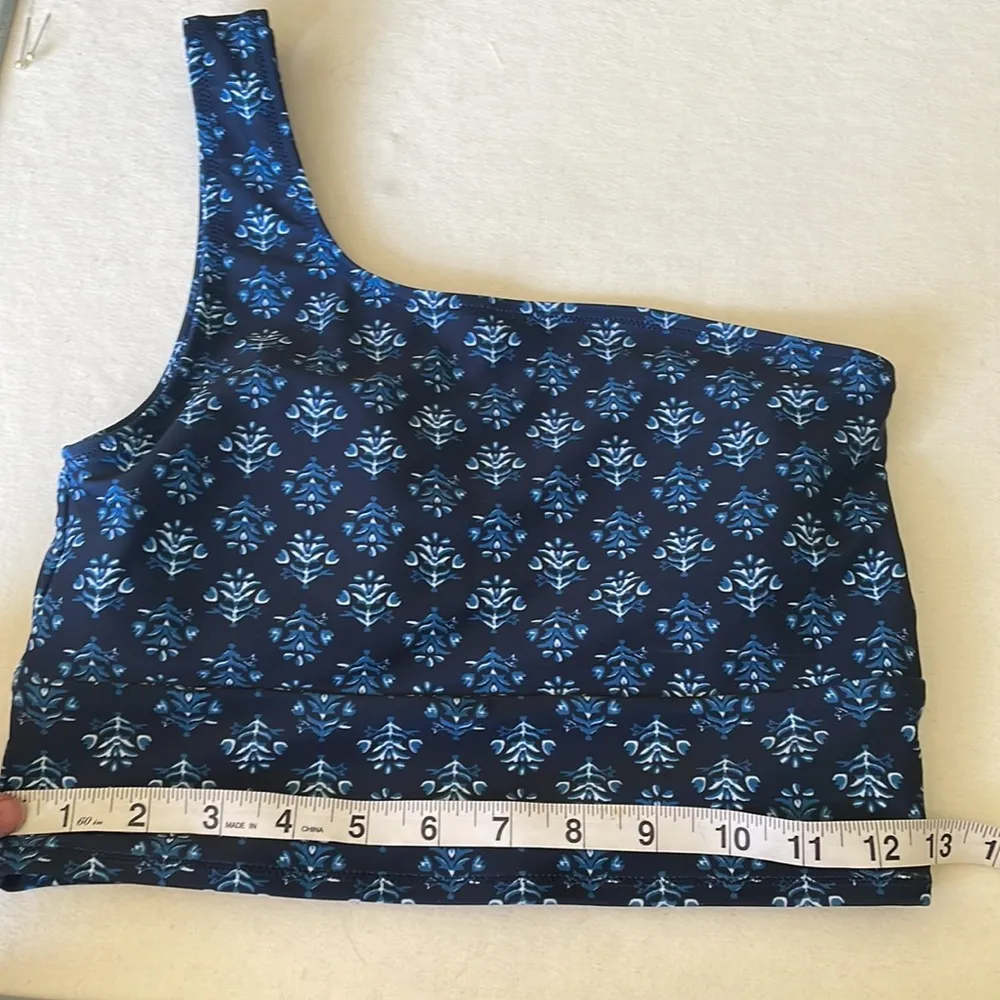 Old Navy One-Shoulder Longline Bikini Swim Top NWOT Small - Image 4
