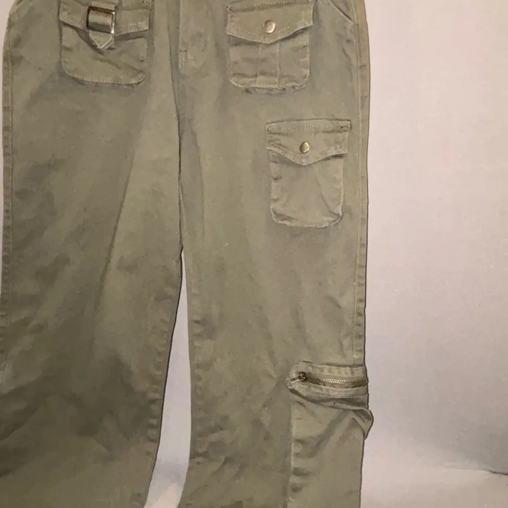 Hot Topic Green Cargo Pants Durable Cotton Blend - Image 4