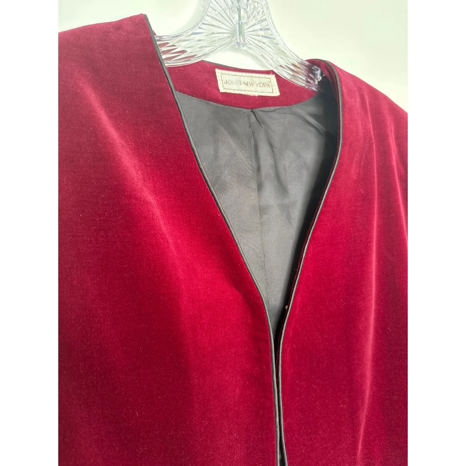 Vintage Jones New York Burgundy Velvet crop open front Blazer Jeweled Button Med - Image 8