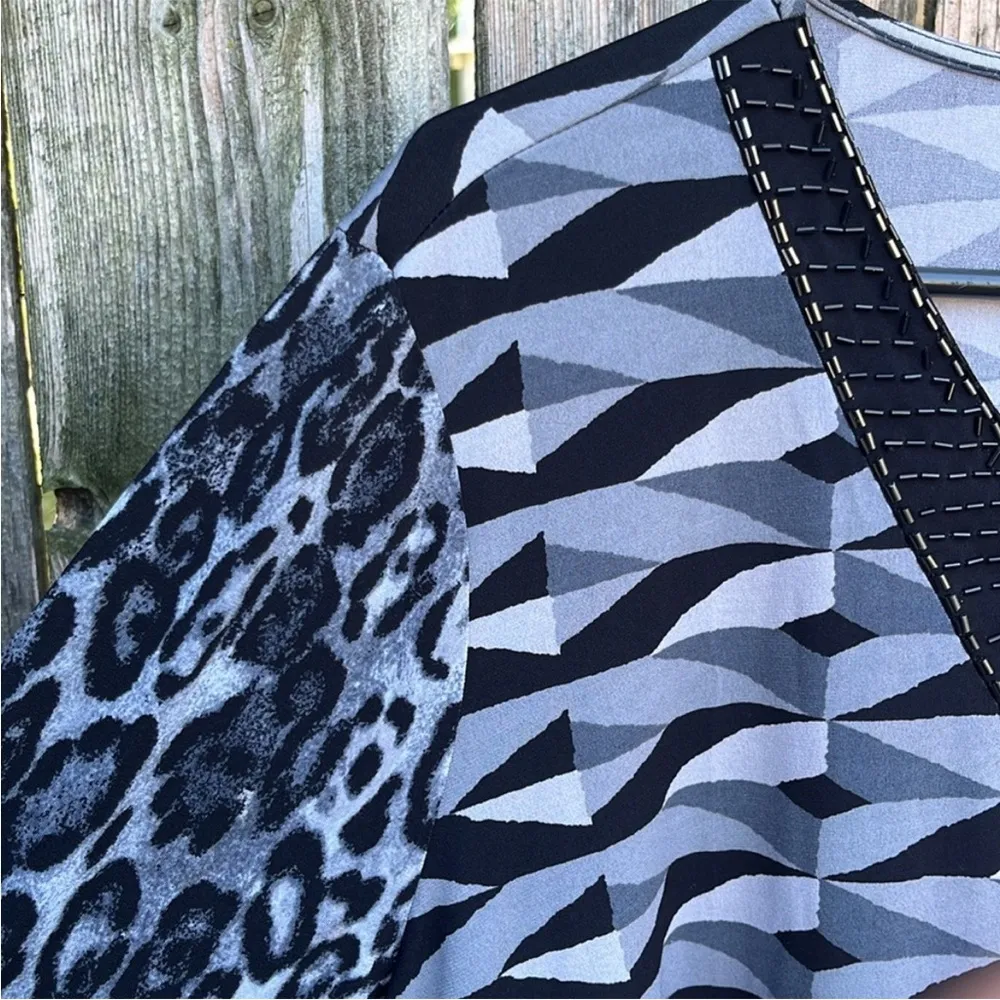 Like New Susan Graver Artisan Mixed Print Beaded Liquid Knit Top Black Grey XL - Image 3