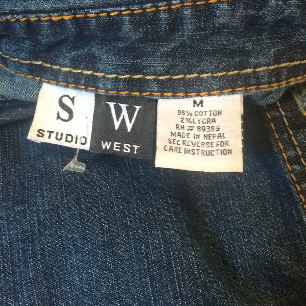 FINAL MARKDOWN Decorative denim blouse medium - Image 5